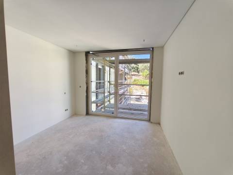 Alcântara, T3 com estacionamento em condomínio com ginásio