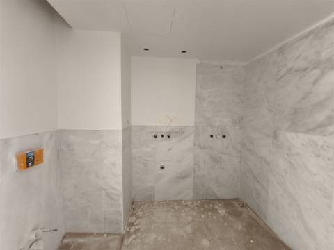 Alcântara, T3 com estacionamento em condomínio com ginásio