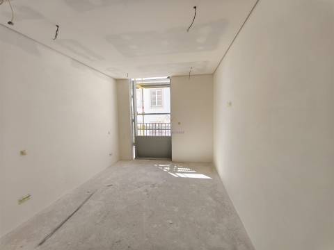 T2 com varanda,  em Condomínio com Jardim e Ginásio, na Junqueira