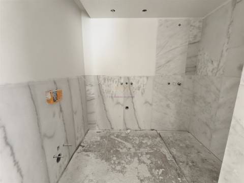 T2 com varanda,  em Condomínio com Jardim e Ginásio, na Junqueira