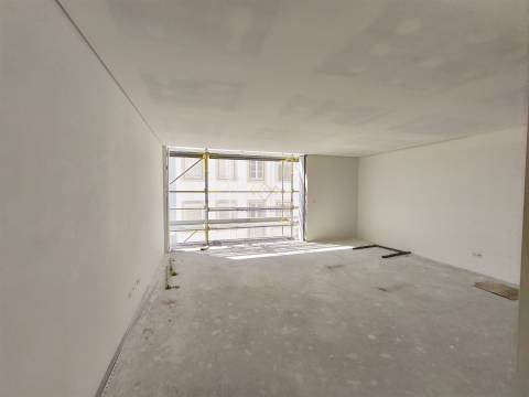 T2 com varanda,  em Condomínio com Jardim e Ginásio, na Junqueira