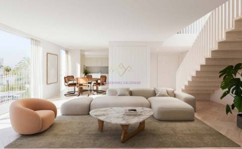 T4 Duplex com 4 suites,  2 lugares de estacionamento e Arrecadação