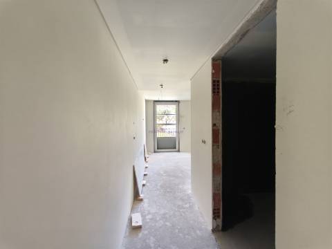 T4 Duplex com 4 suites,  2 lugares de estacionamento e Arrecadação