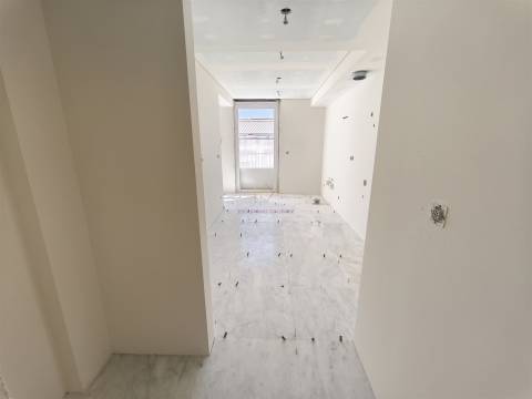 T4 Duplex com 4 suites,  2 lugares de estacionamento e Arrecadação