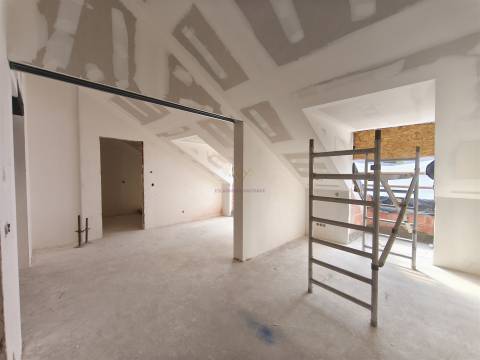 T4 Duplex com vista Rio,  2 lugares de estacionamento e Arrecadação