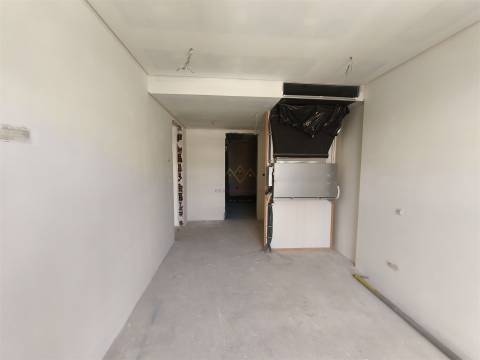 T6 Duplex com 243 m2 e vista Rio,  em condomínio com Jardim e  Ginásio