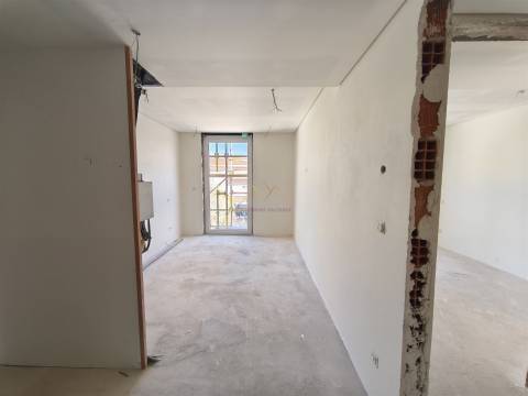 T6 Duplex com 243 m2 e vista Rio,  em condomínio com Jardim e  Ginásio