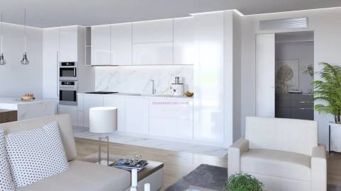 Apartamento T2 Moderno com Varanda 21 m2 e 2 Lugares de Garagem – Portimão