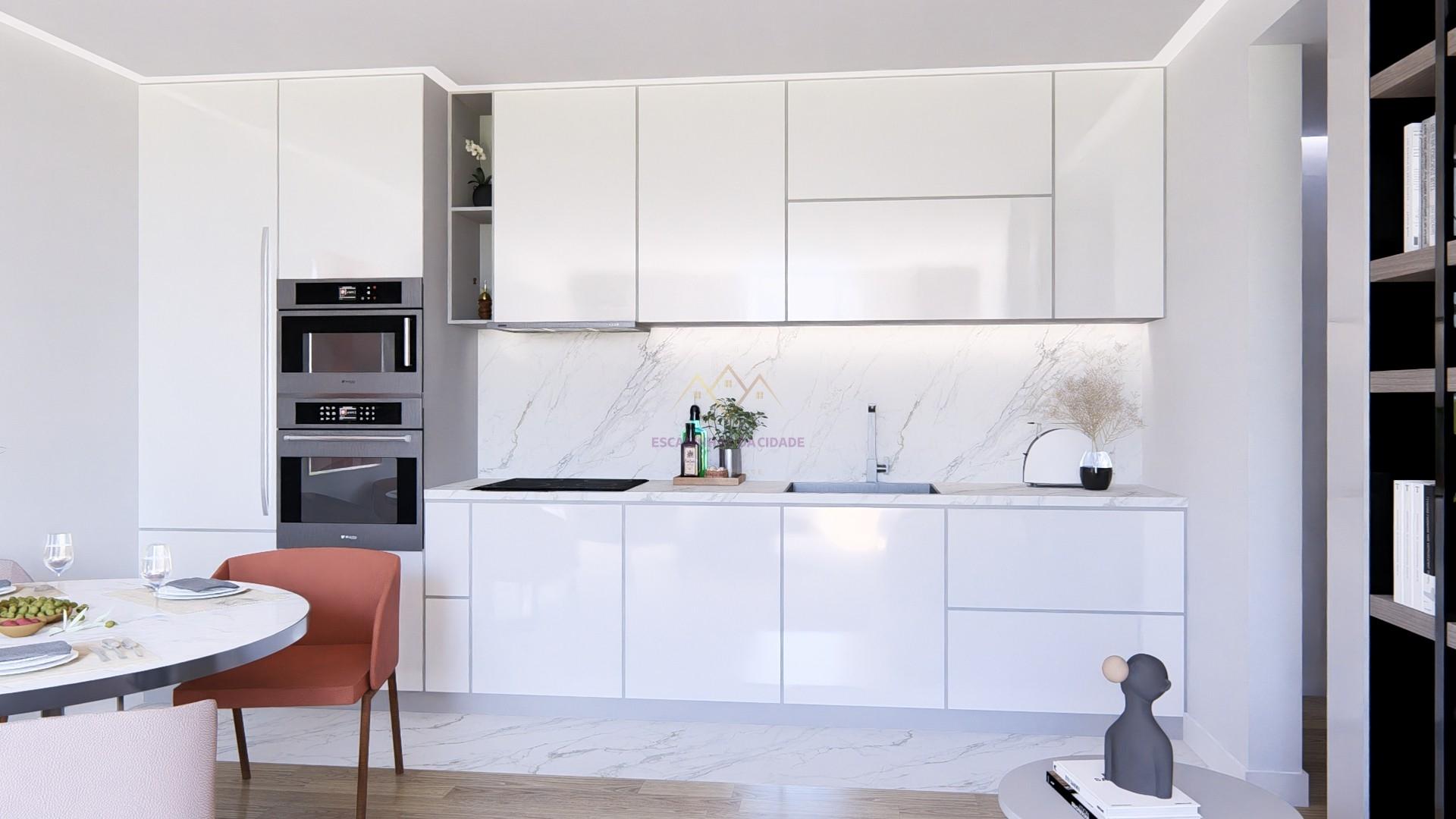 Elegância e Conforto: T2 com Varanda 21 m² em Empreendimento em Portimão