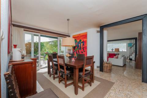 Moradia única à venda numa das melhores ruas de Oeiras