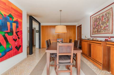 Moradia única à venda numa das melhores ruas de Oeiras