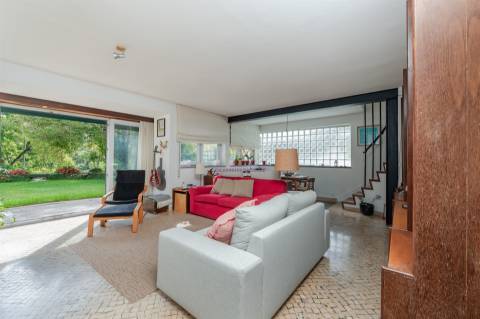 Moradia única à venda numa das melhores ruas de Oeiras