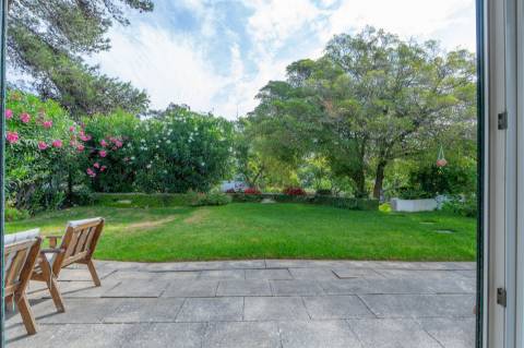 Moradia única à venda numa das melhores ruas de Oeiras