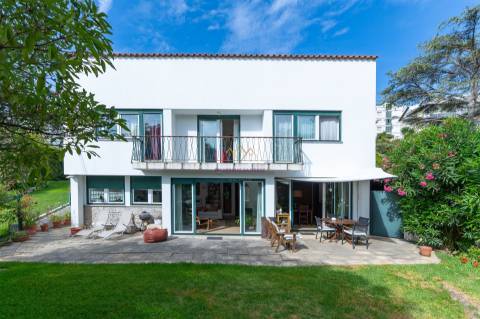 Moradia única à venda numa das melhores ruas de Oeiras