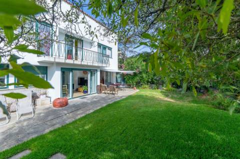 Moradia única à venda numa das melhores ruas de Oeiras