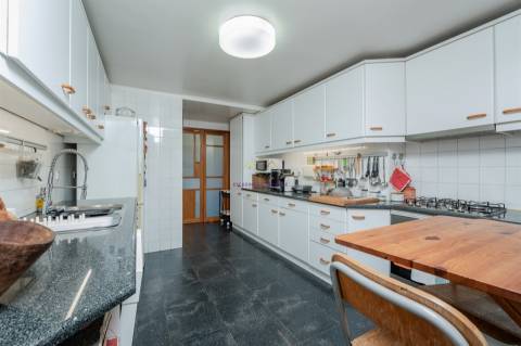 Moradia única à venda numa das melhores ruas de Oeiras