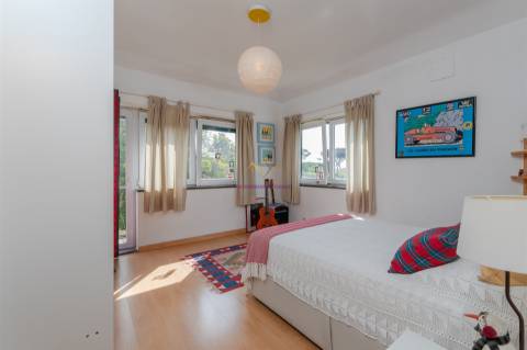 Moradia única à venda numa das melhores ruas de Oeiras