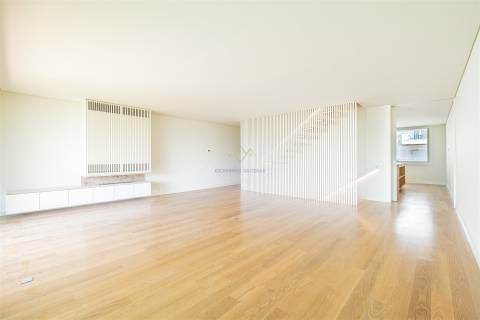 Viva o Luxo com Vista para o Tejo - Moradia Luxo no Alto Santo Amaro