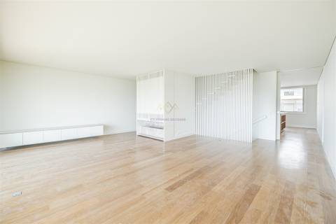 Viva o Luxo com Vista para o Tejo - Moradia Luxo no Alto Santo Amaro