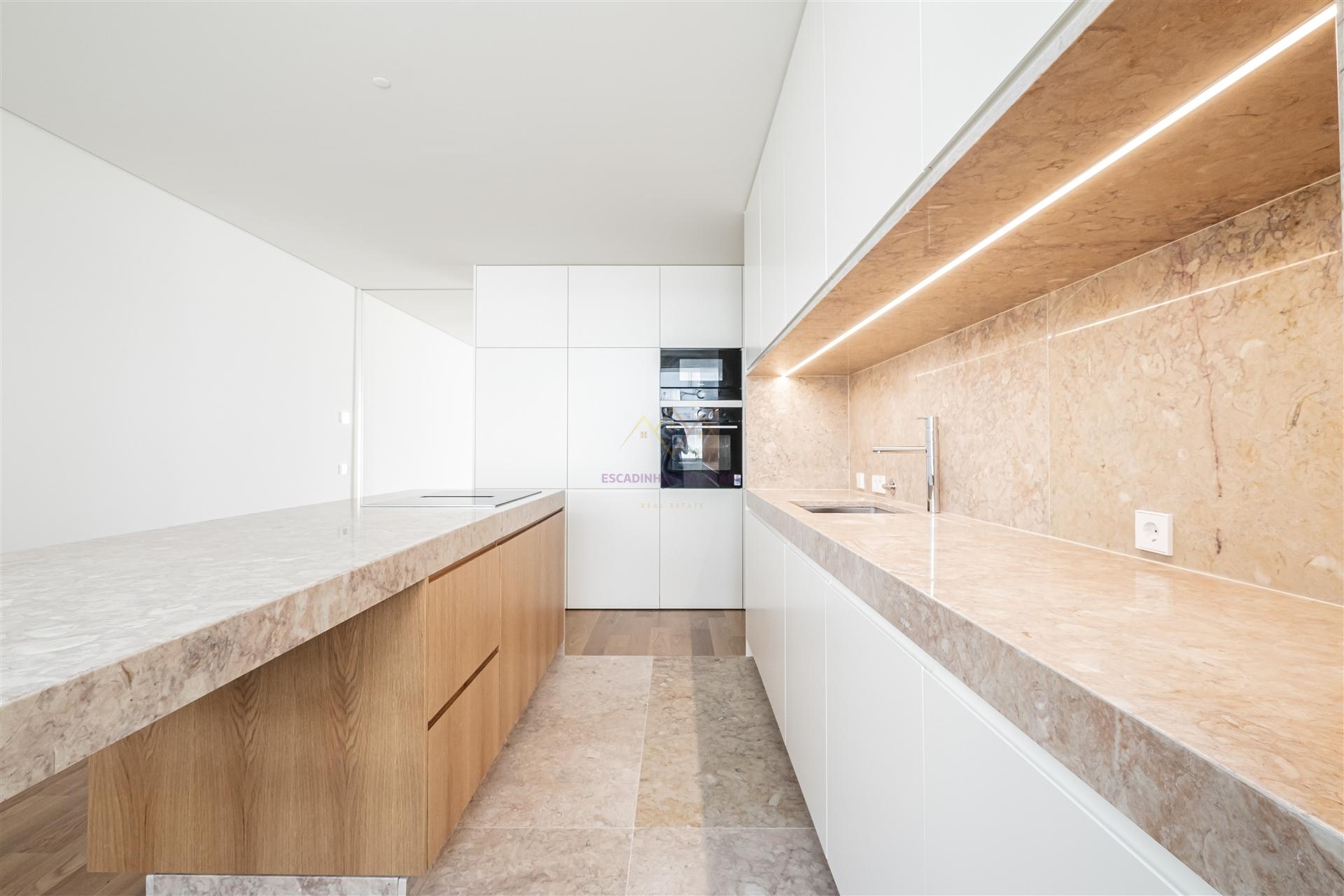 Viva o Luxo com Vista para o Tejo - Moradia com Garagem de 106 m2, no Alto Santo Amaro