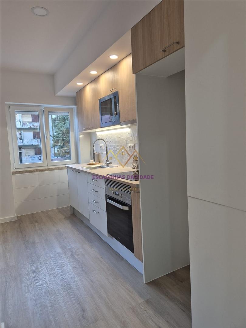 Apartamento remodelado em Queluz - oportunidade!