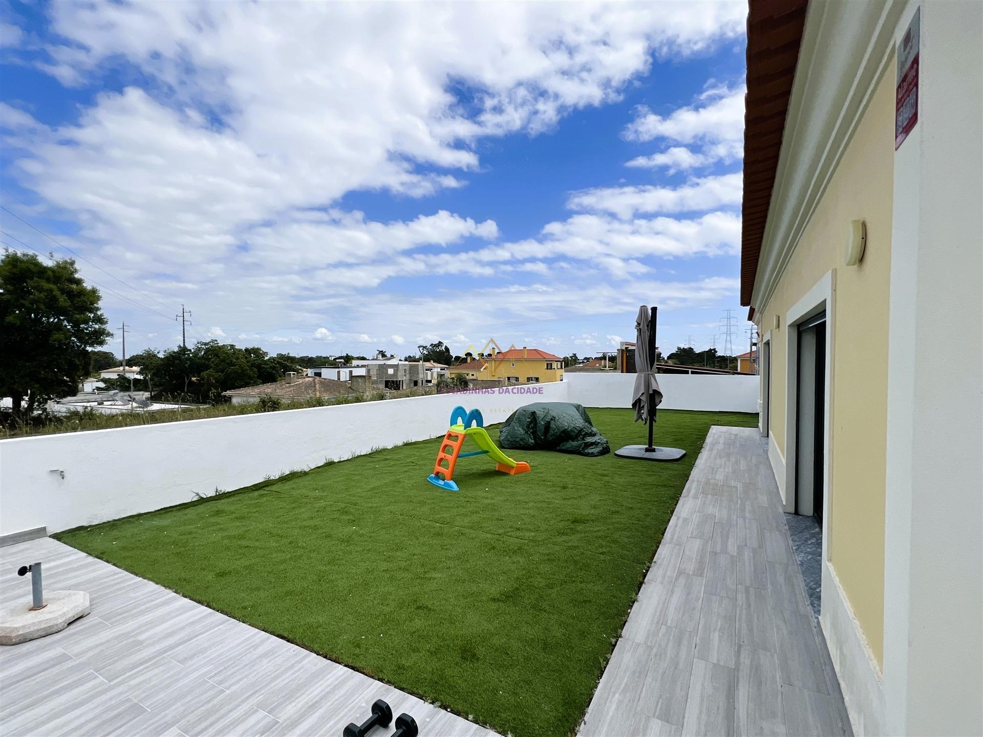 Moradia T4 para venda em Qta da Serralheira, Setúbal