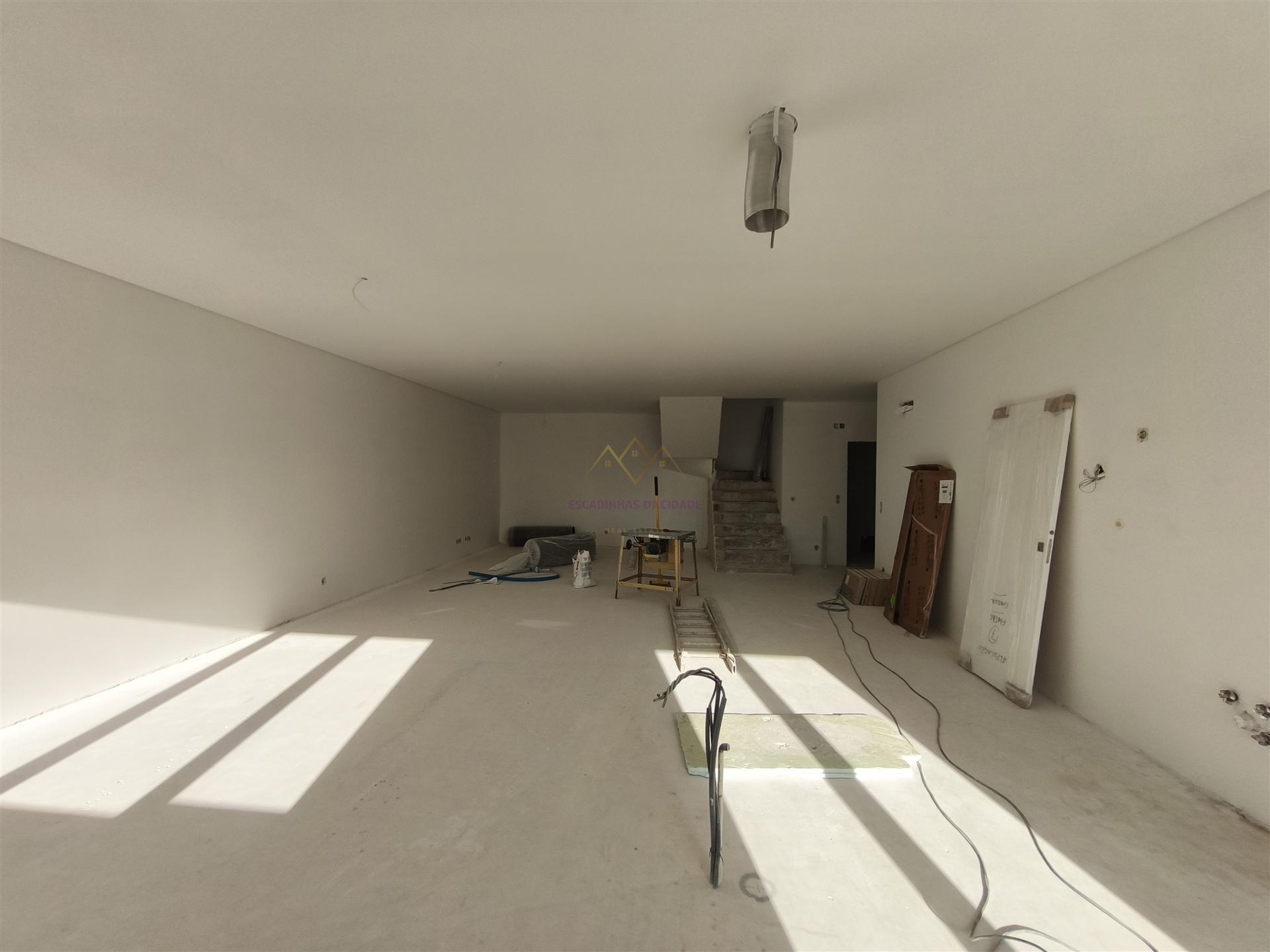 Apartamento T3 Duplex Novo a estrear, na Quinta dos Fartos, Apelação, Loures