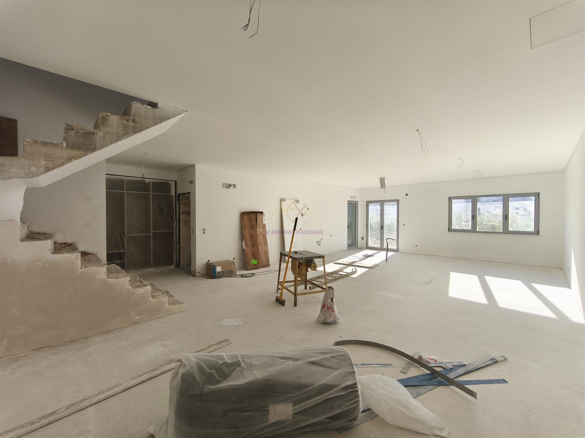 Apartamento T3 Duplex Novo a estrear, na Quinta dos Fartos, Apelação, Loures