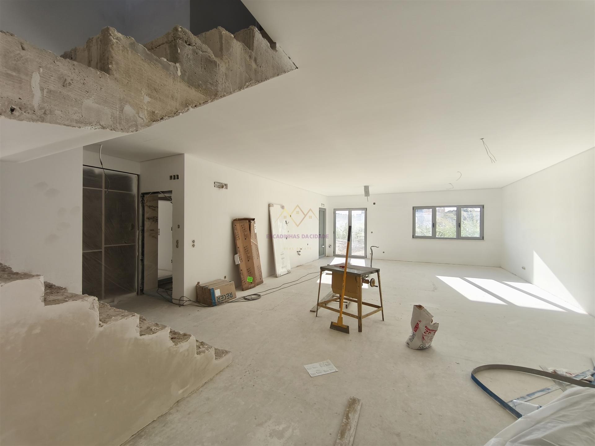 Apartamento T3 Duplex Novo a estrear, na Quinta dos Fartos, Apelação, Loures