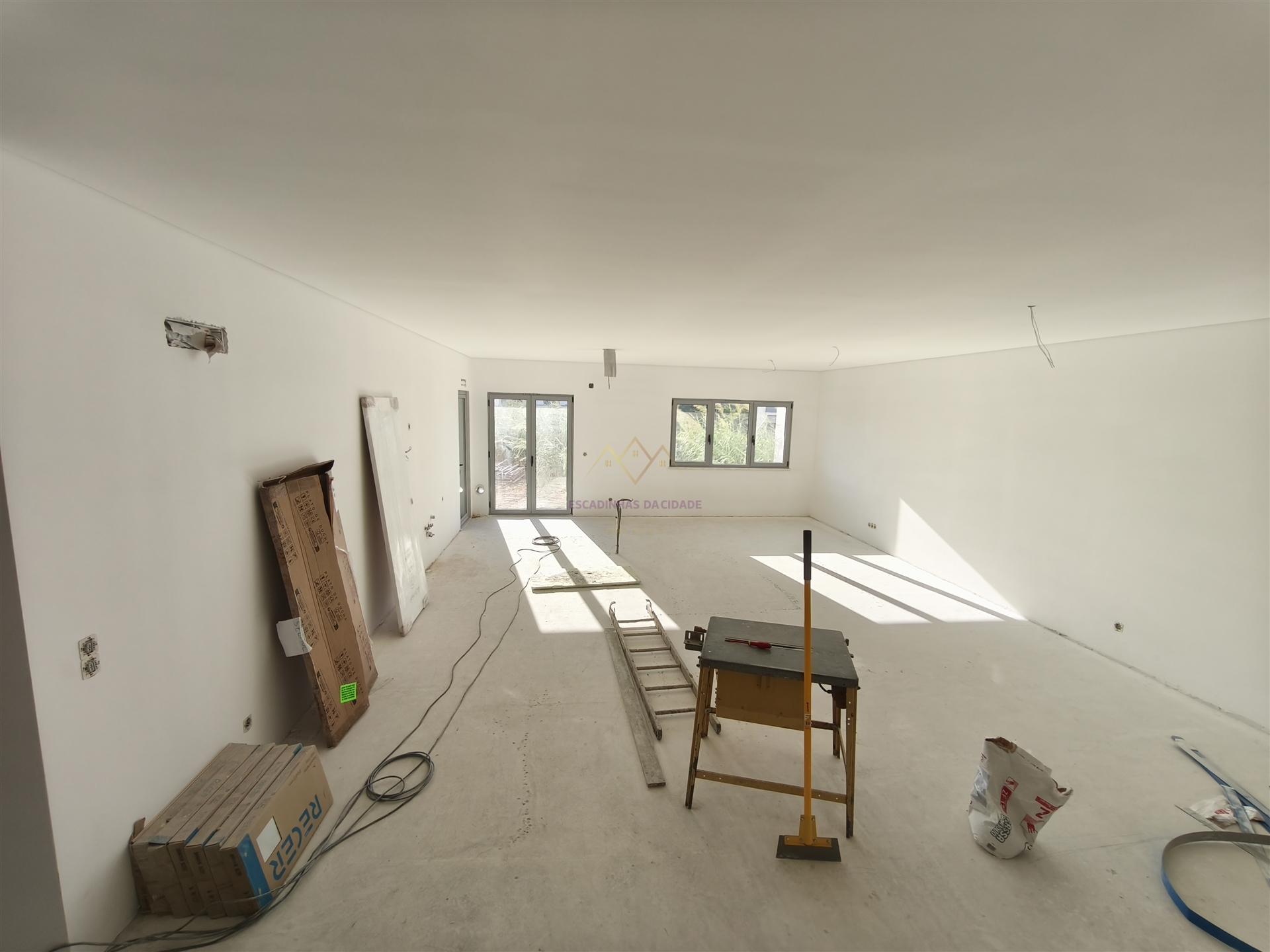 Apartamento T3 Duplex Novo a estrear, na Quinta dos Fartos, Apelação, Loures