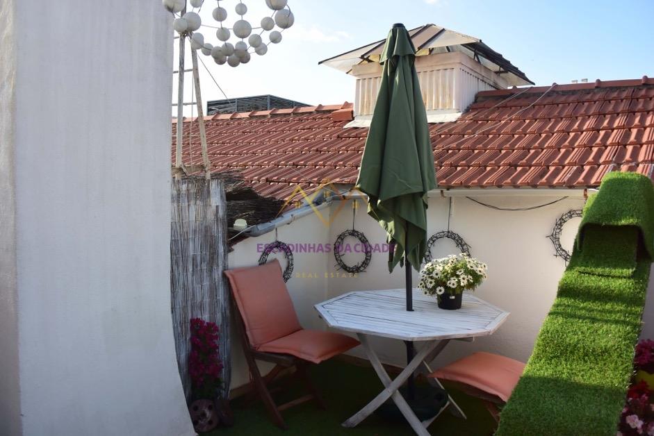 T1 duplex com Terraço em Alcântara