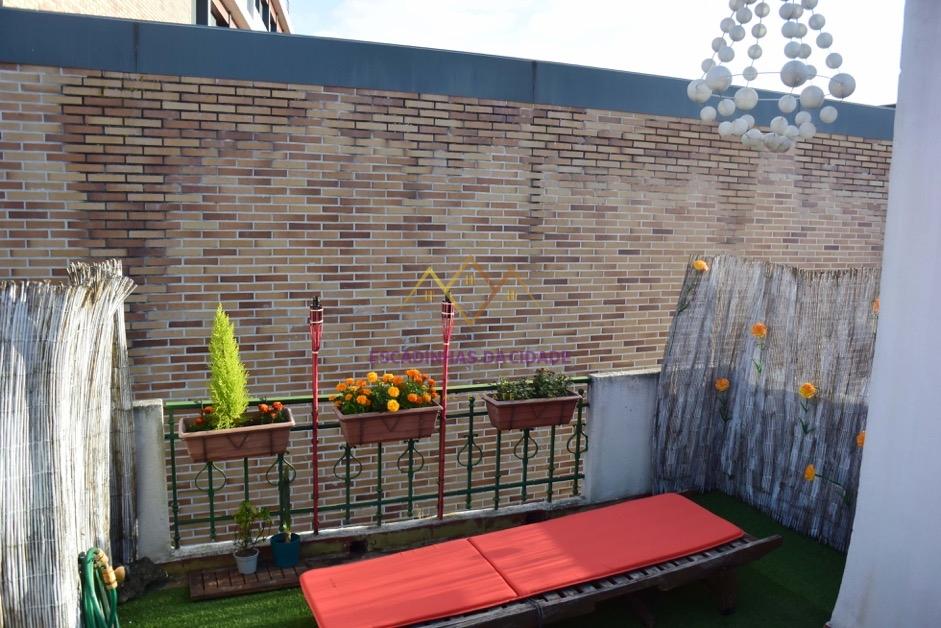 T1 duplex com Terraço em Alcântara