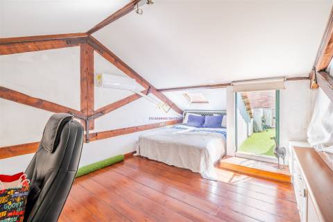 T1 duplex com Terraço em Alcântara