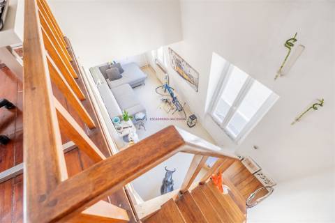 T1 duplex com Terraço em Alcântara