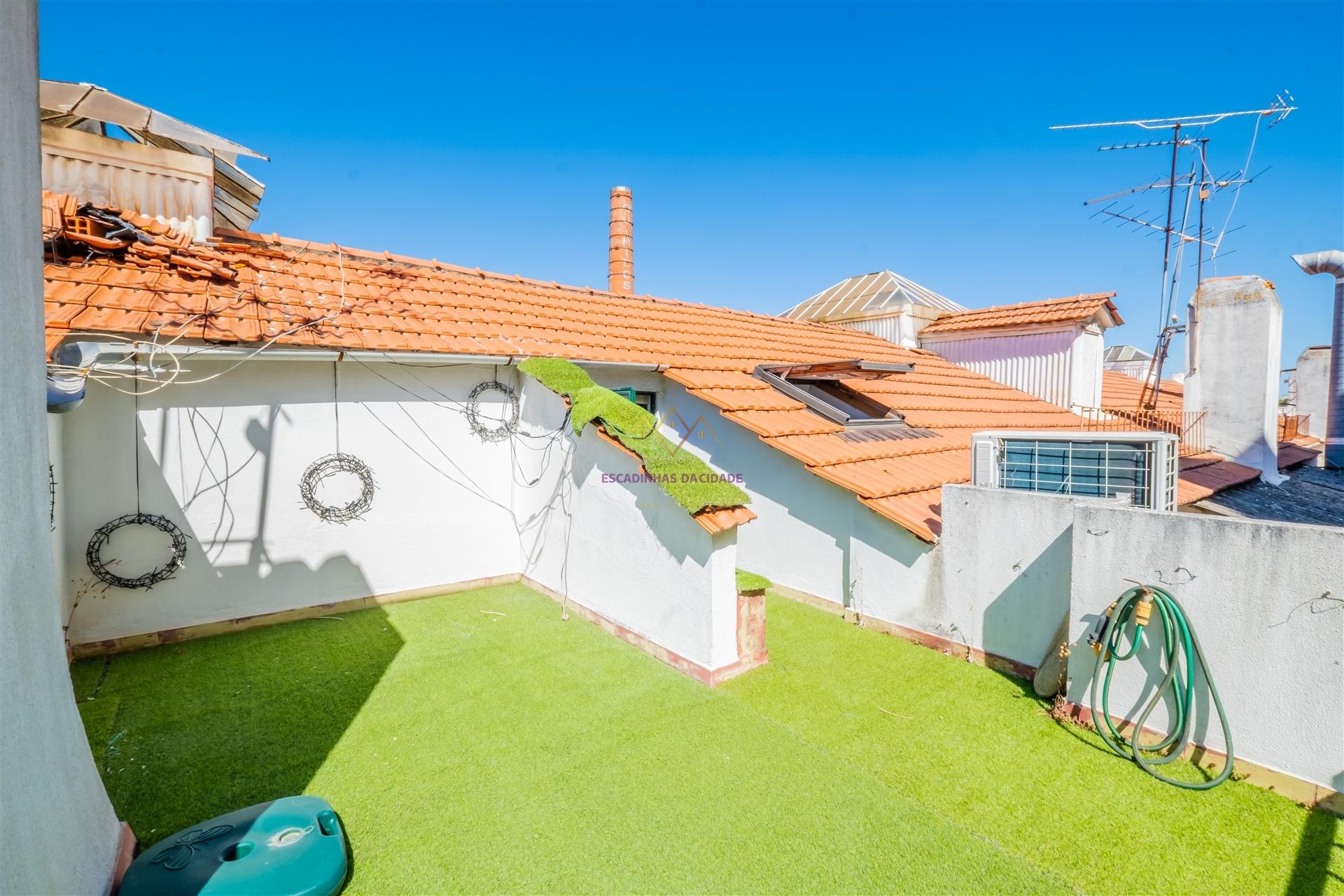 T1 duplex com Terraço em Alcântara