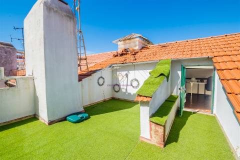 T1 duplex com Terraço em Alcântara
