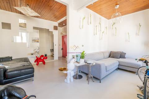 T1 duplex com Terraço em Alcântara