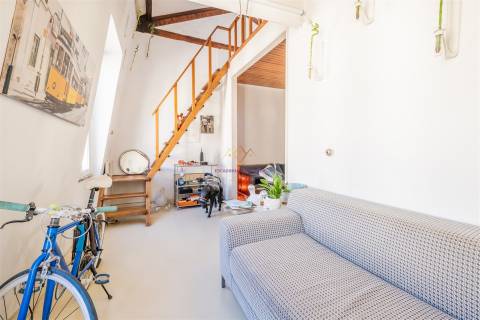 T1 duplex com Terraço em Alcântara