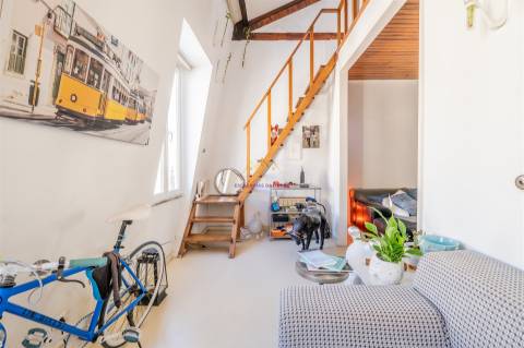 T1 duplex com Terraço em Alcântara