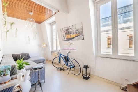 T1 duplex com Terraço em Alcântara