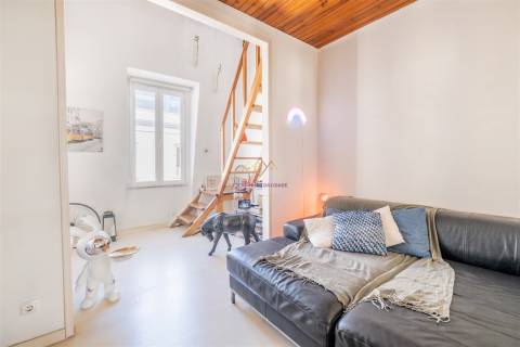 T1 duplex com Terraço em Alcântara