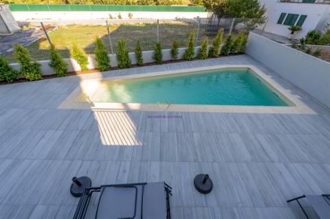 T3 com Piscina em Alverca