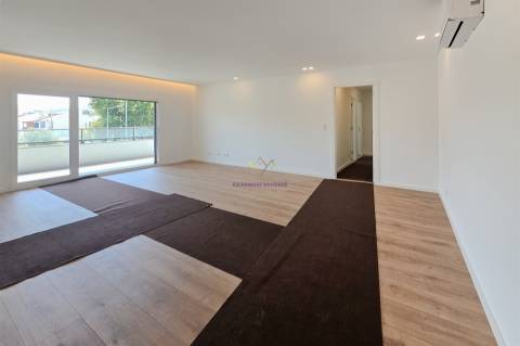 T3 com Piscina em Alverca