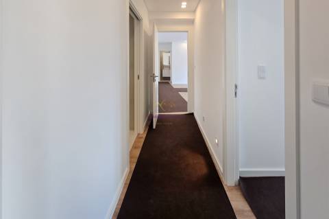 T4 com Piscina em Alverca