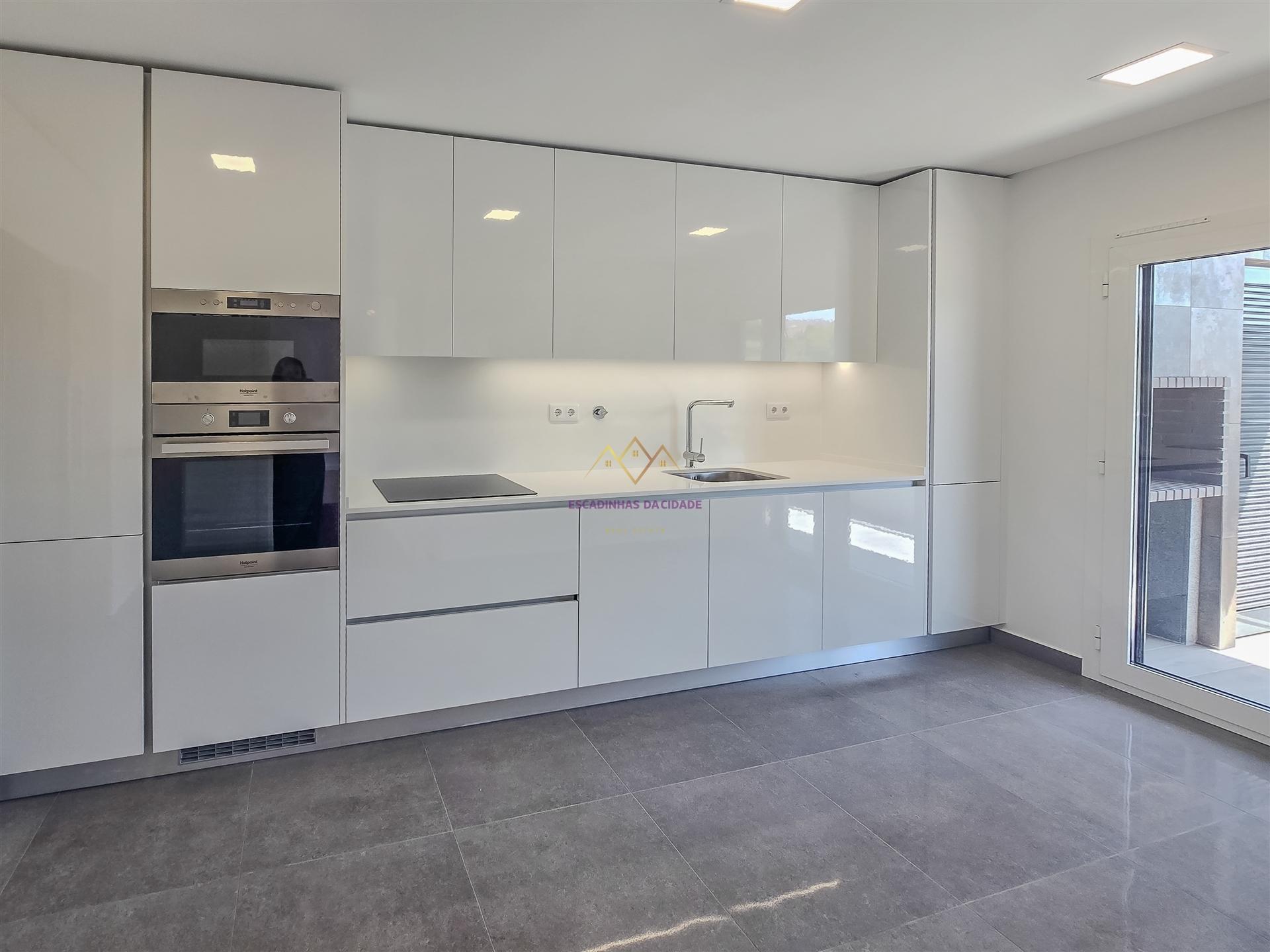 T4 com Piscina em Alverca