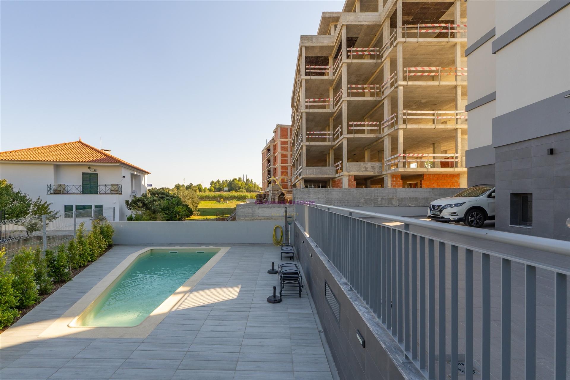 T4 com Piscina em Alverca