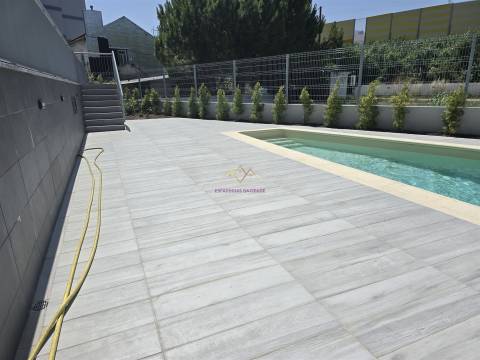 T3 com Piscina em Alverca