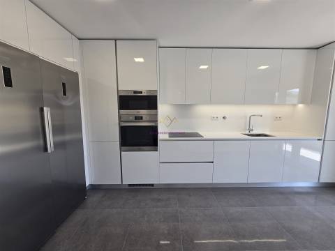 T3 com Piscina em Alverca