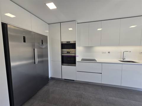 T3 com Piscina em Alverca