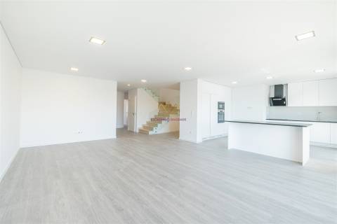 Espetacular apartamento T5 Duplex a estrear, Montijo